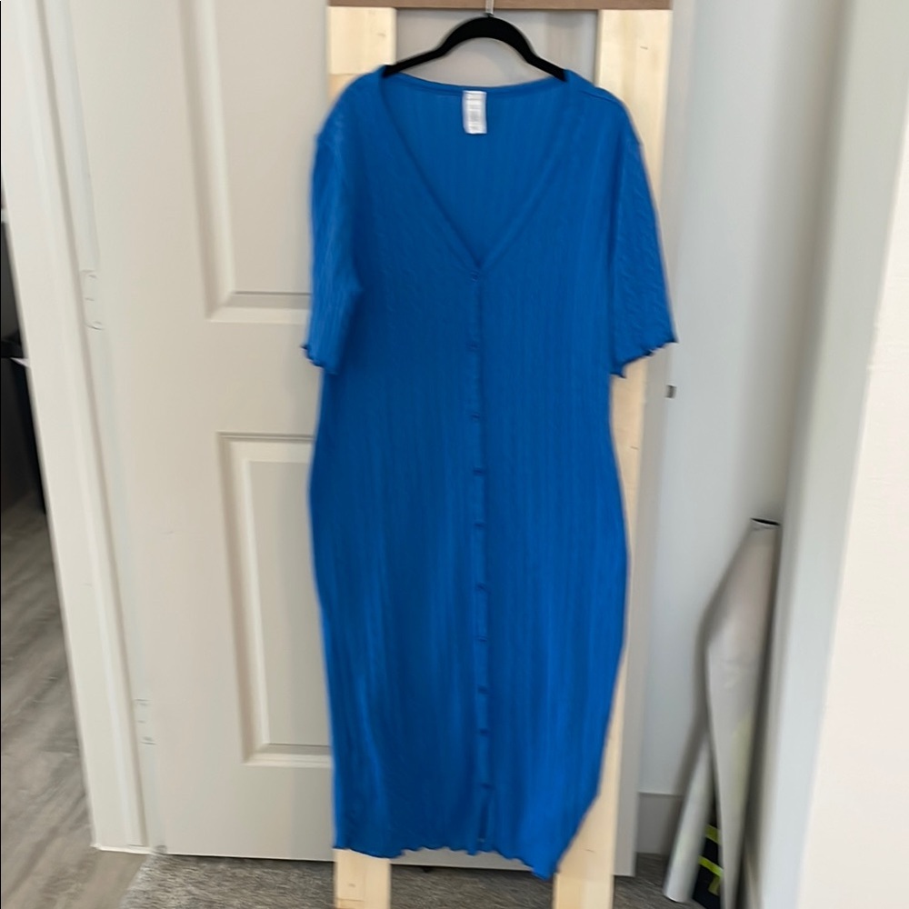 Janette Plus Blue V-Neck Sheath Midi Dress